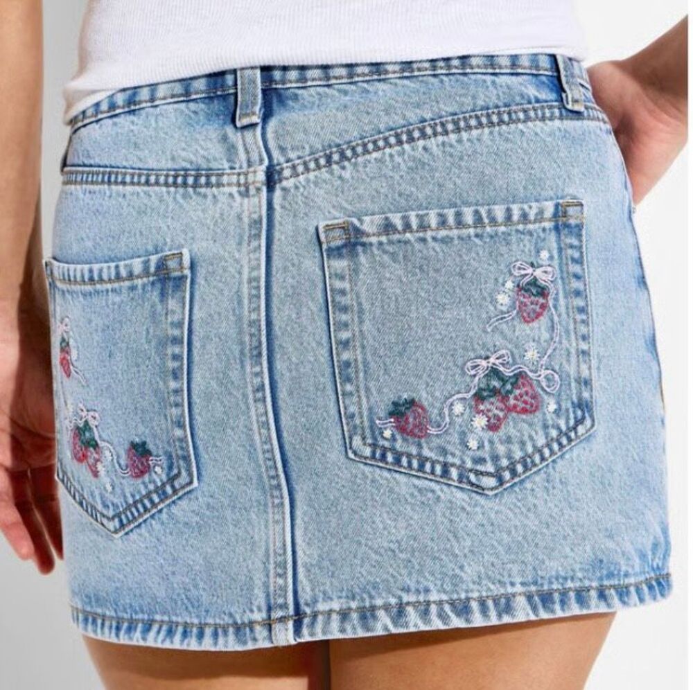 Wild Fable Blue Denim Strawberry Embroidered Jean Skirt Size Medium